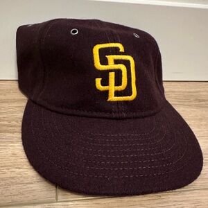 NEW ERA CAP
Wool 950 Retro Crown 9FIFTY OSFM Strapback
